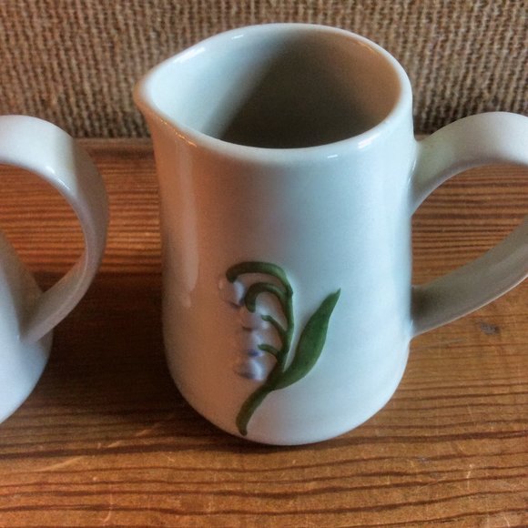 Pair of Stoneware Creamers Little Birdie & Bluebell Flower Country Kitchen Decor - Picture 4 of 7